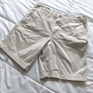 Ballard slim fit white shorts (W32)